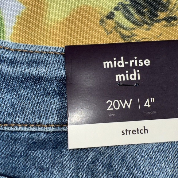 Ava & Viv Mid Rise Blue Jean Shorts Women's Plus Size 20W NWT - Picture 5 of 5